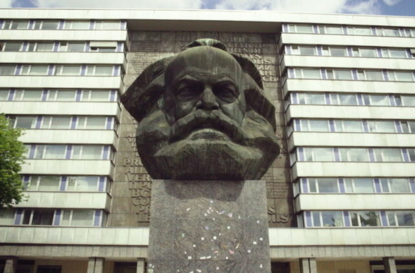 System Error! - Szenenbild 1 von 4