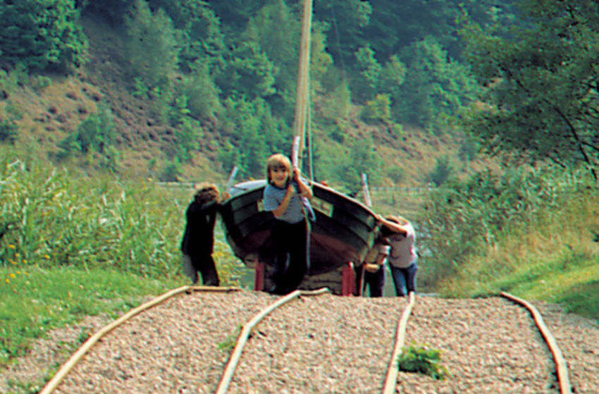Flussfahrt mit Huhn - Szenenbild 3 von 9