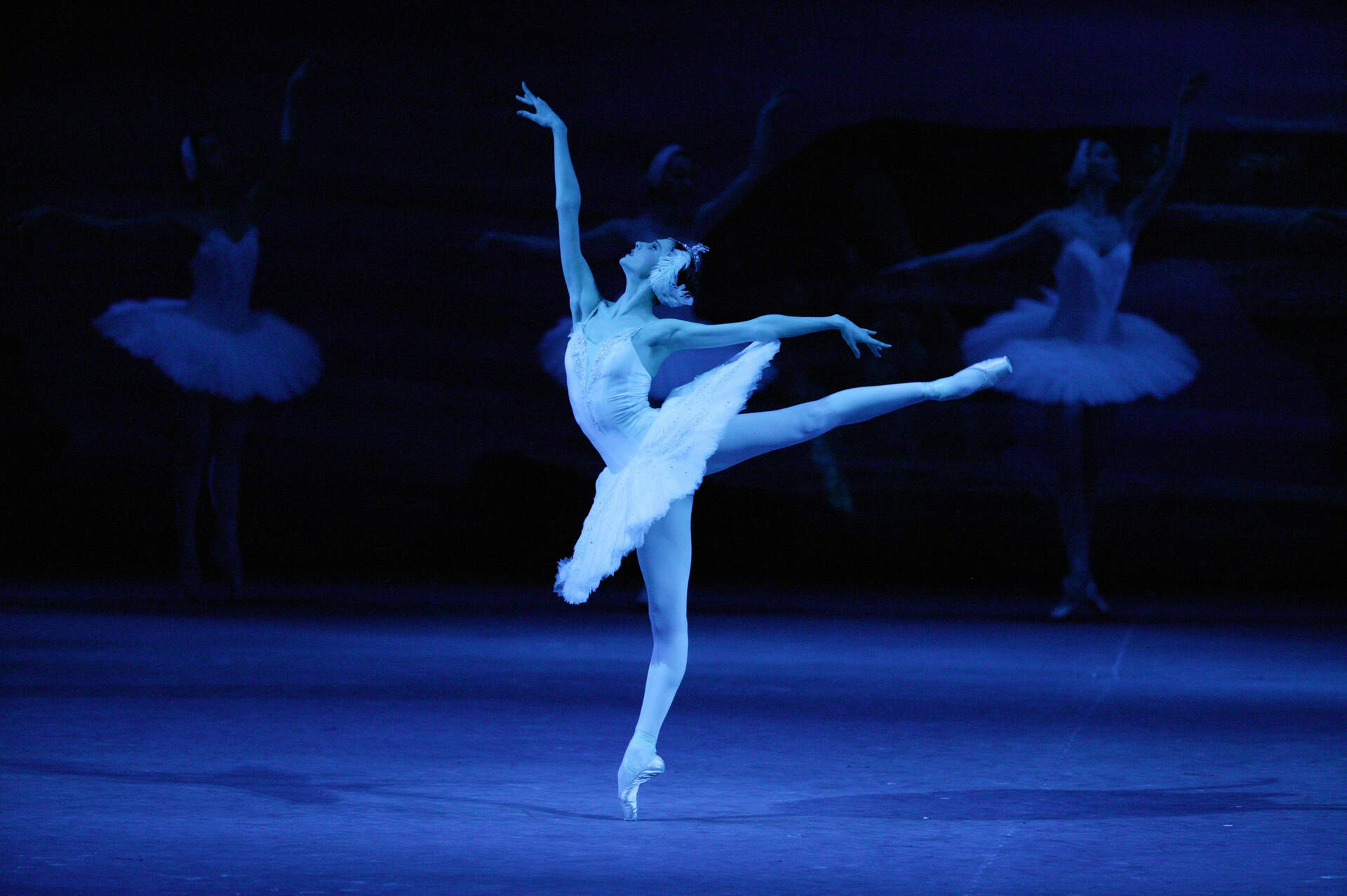 Schwanensee (Die Bolshoi Ballett Saison 2021/22) - Szenenbild 1 von 2