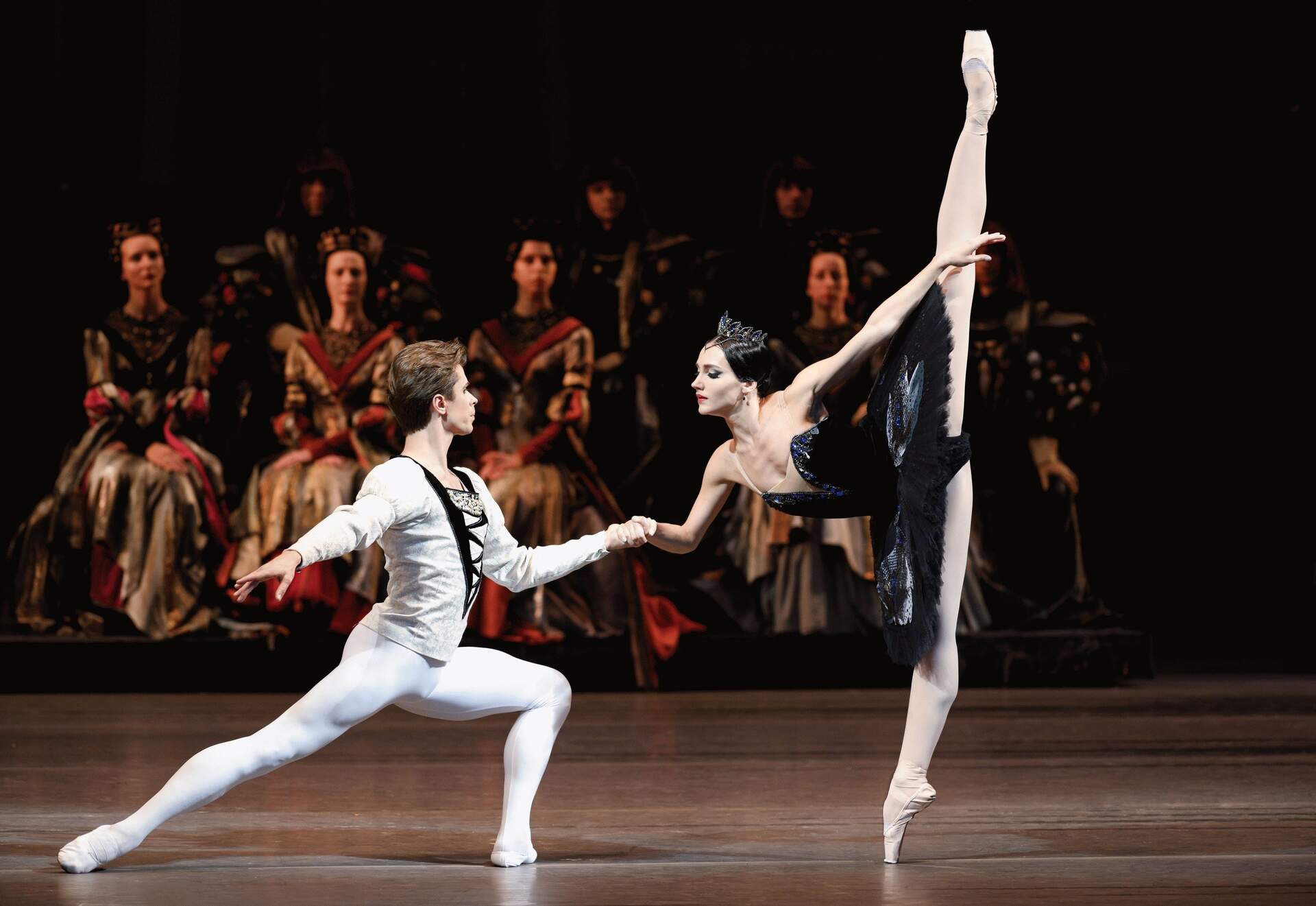 Schwanensee (Die Bolshoi Ballett Saison 2021/22) - Szenenbild 2 von 2