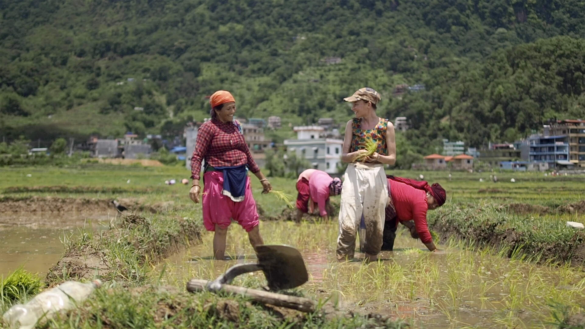 Namaste Himalaya - Wie ein Dorf in Nepal uns die Welt öffnete - Szenenbild 2 von 2