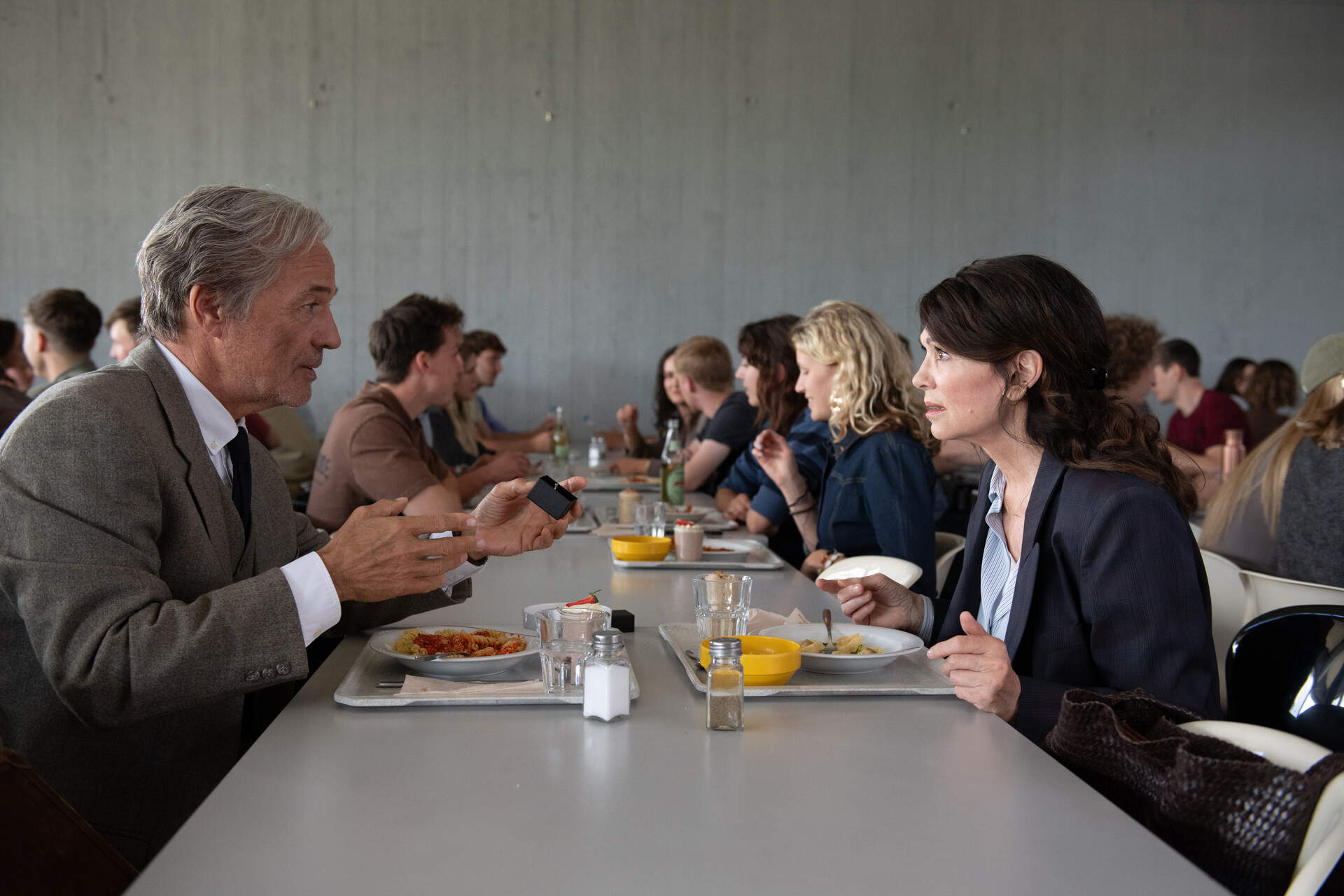 Ein fast perfekter Antrag - Szenenbild 2 von 7