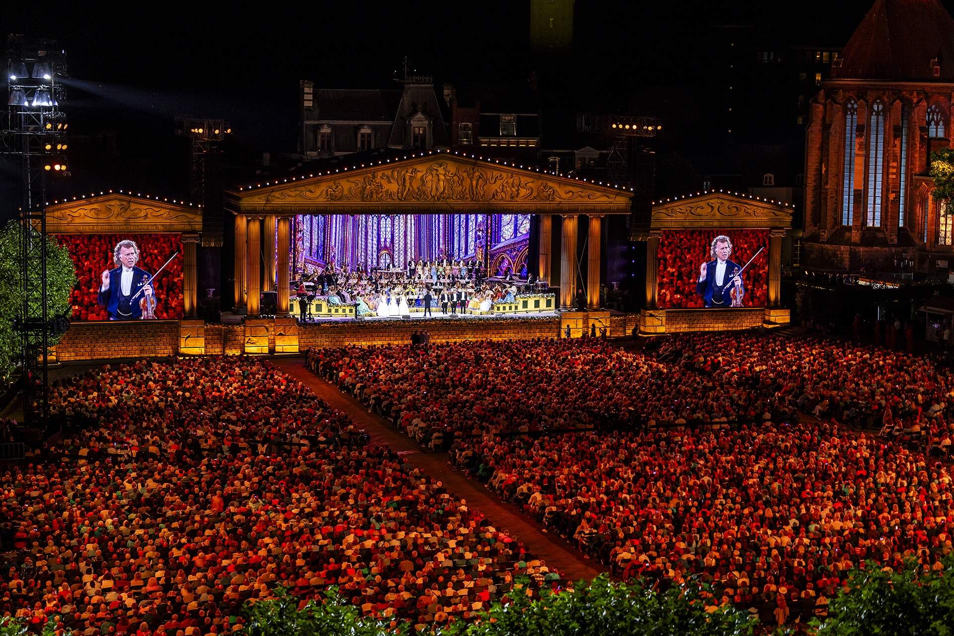 Andre Rieu's 2025 Maastricht Concert: Waltz The Night Away! - Szenenbild 1 von 1