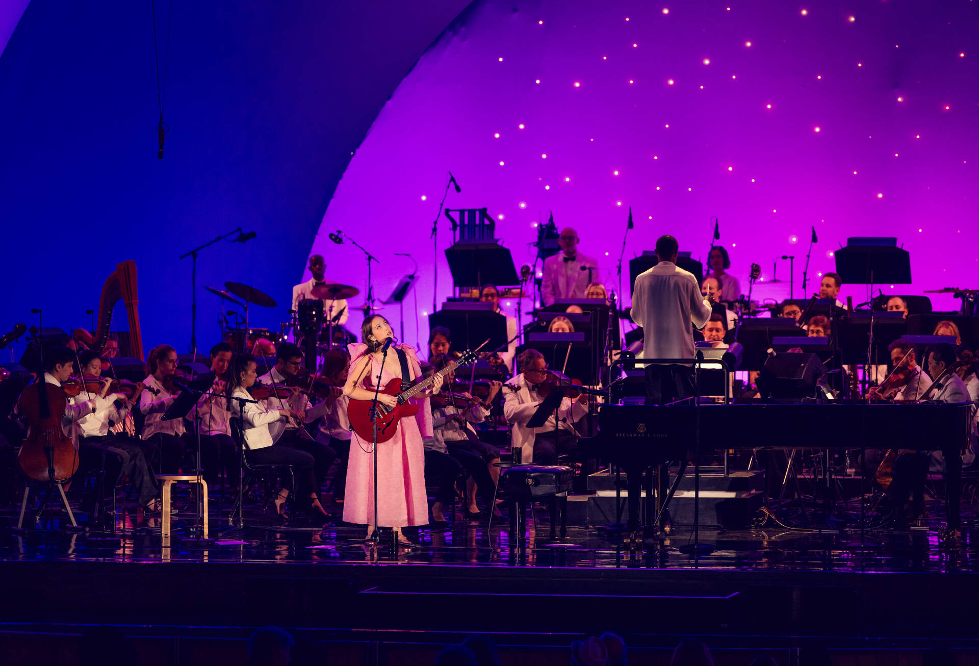 Laufey's A Night At The Symphony: Hollywood Bowl - Szenenbild 1 von 1