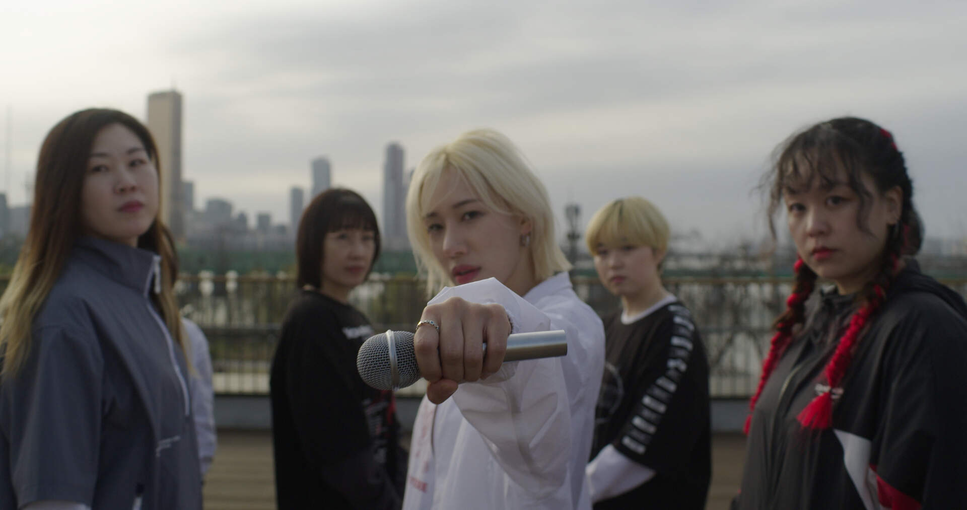 BTS ARMY: FOREVER WE ARE YOUNG - Szenenbild 1 von 2