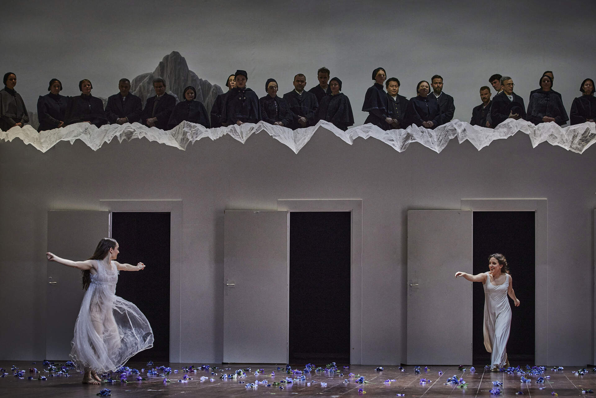 Bellini: La Sonnambula (MET live im Kino) - Szenenbild 1 von 1