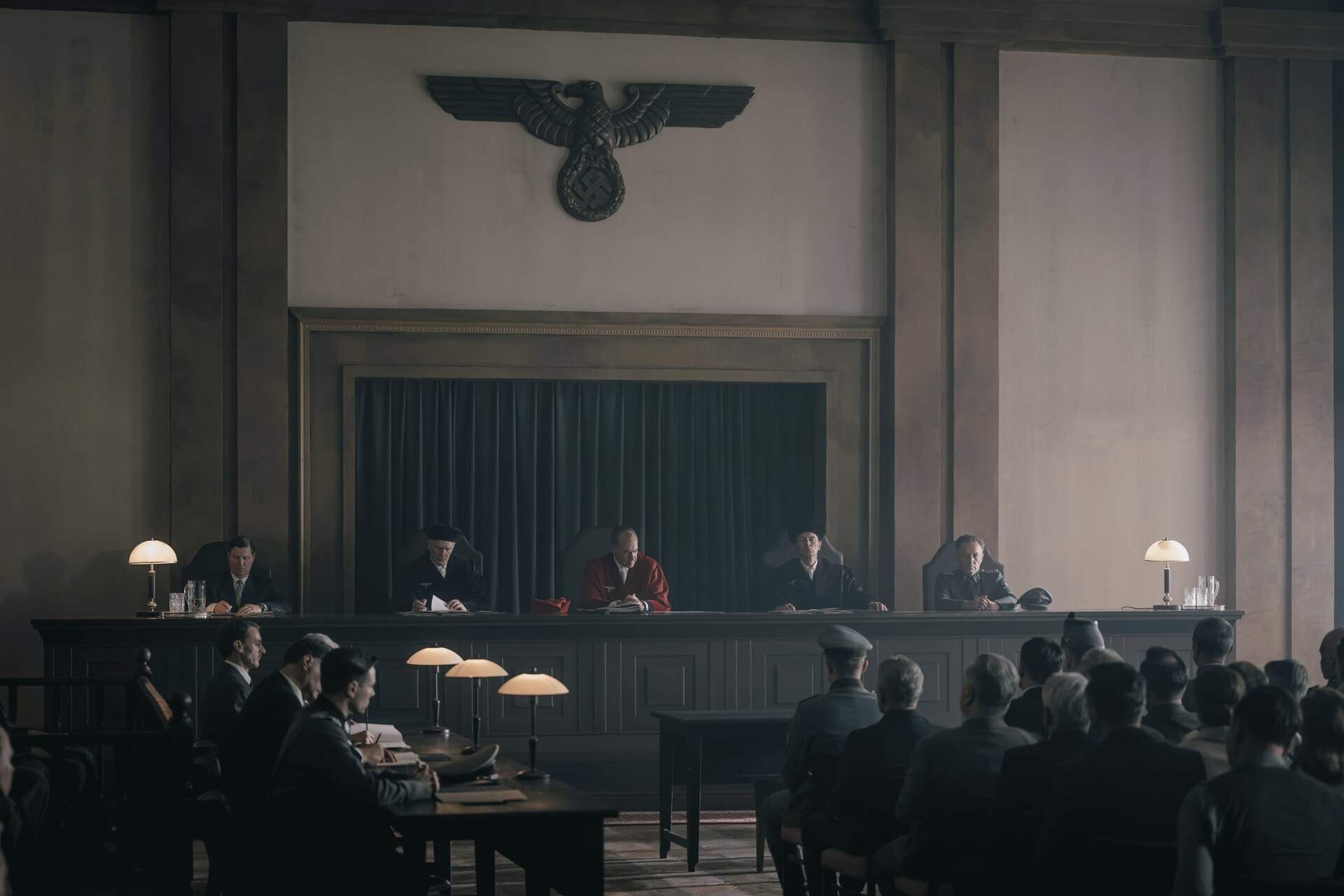 Wahrheit + Verrat - Truth + Treason - Szenenbild 1 von 1