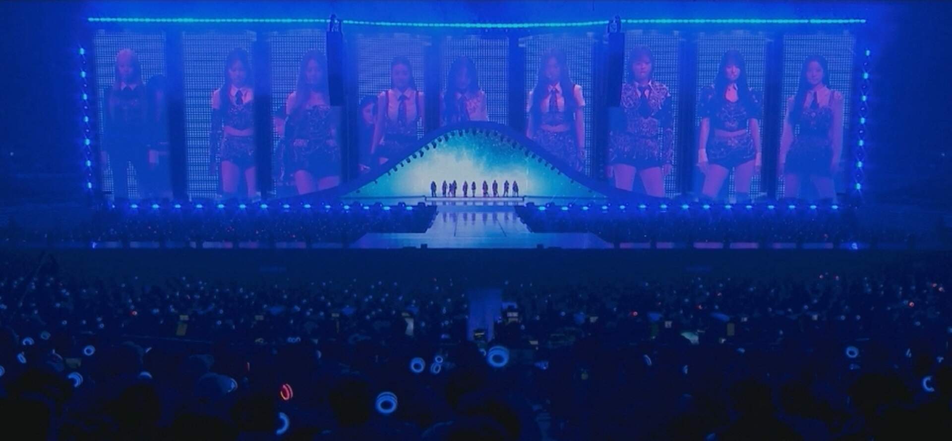 TWICE: ONE IN AN MILL10N - Szenenbild 1 von 1