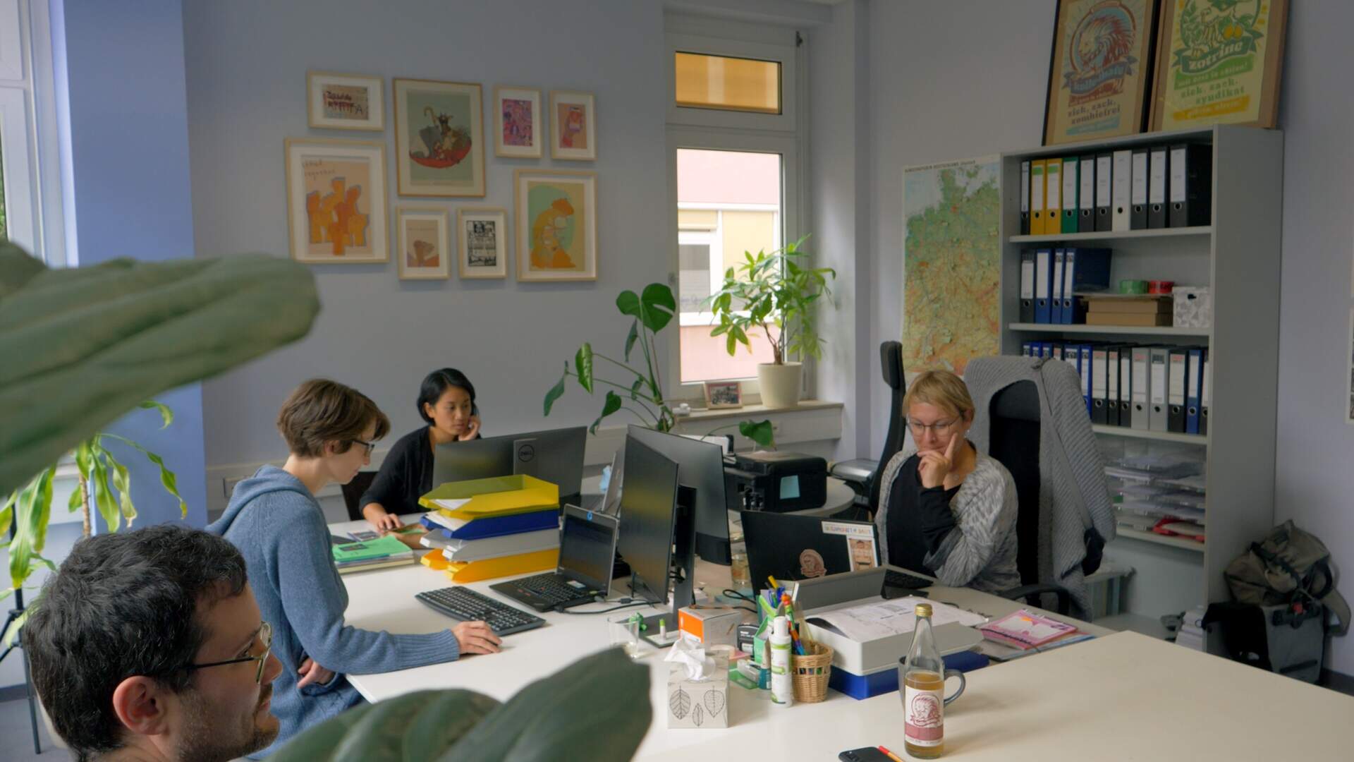 Ohne Chefs - Demokratie bei der Arbeit - Szenenbild 1 von 1