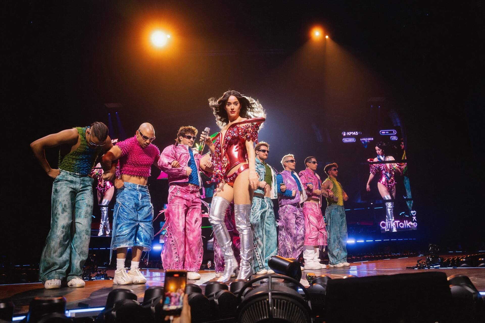 Katy Perry: The Lifetimes Tour - Live From Paris (engl.) - Szenenbild 1 von 1